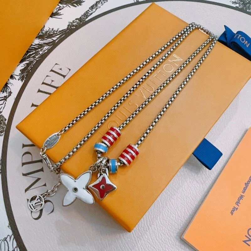 Sleek Louis Vuitton Necklaces 249225