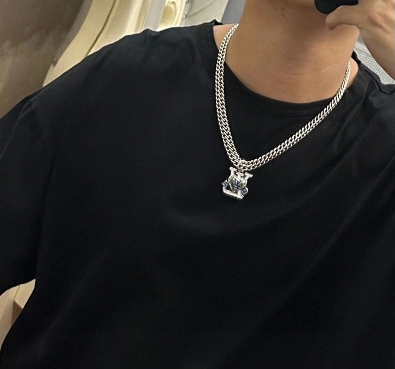 Louis Vuitton Necklaces HighPerformance 249208