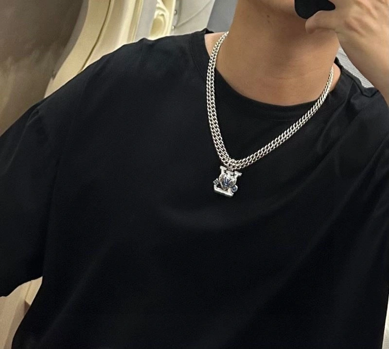 Louis Vuitton Necklaces HighPerformance 249208