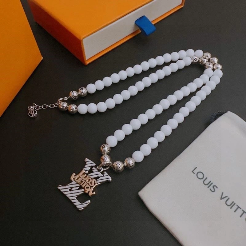 Louis Vuitton Necklaces Supportive 248978