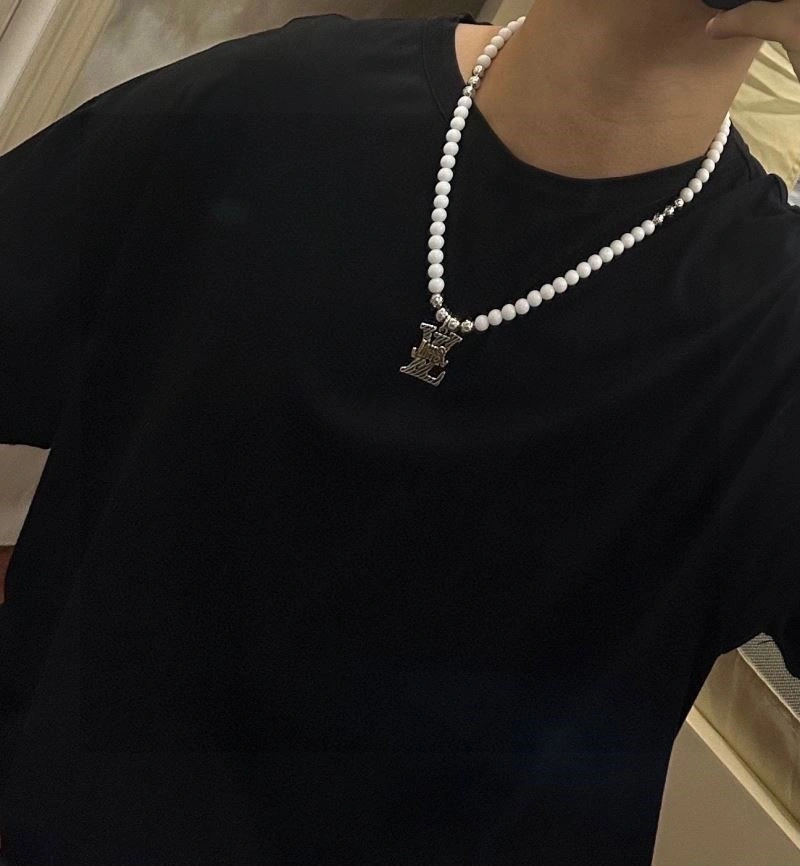 Louis Vuitton Necklaces Supportive 248978