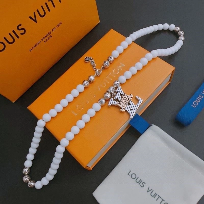 Louis Vuitton Necklaces Supportive 248978