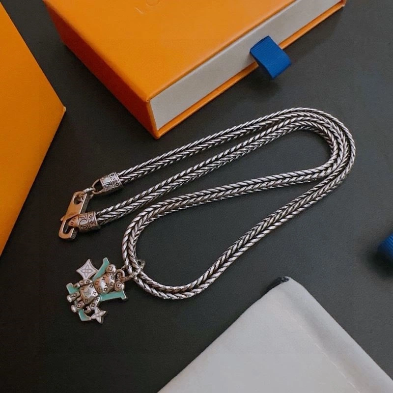 Minimalist Louis Vuitton Necklaces 248975