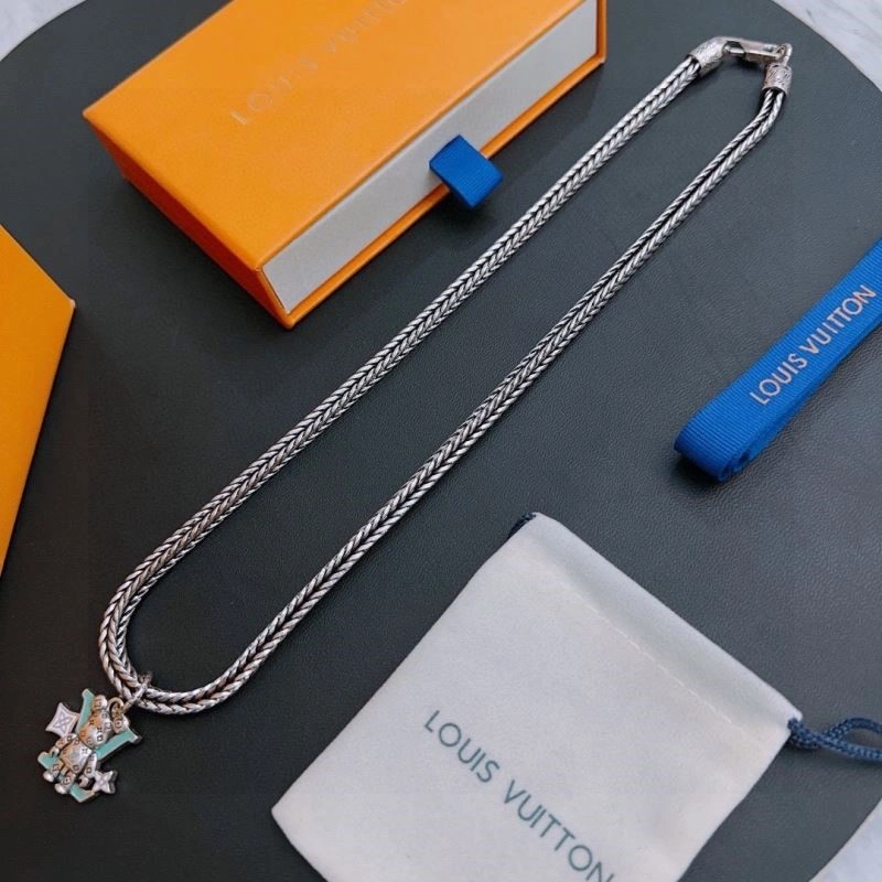 Minimalist Louis Vuitton Necklaces 248975