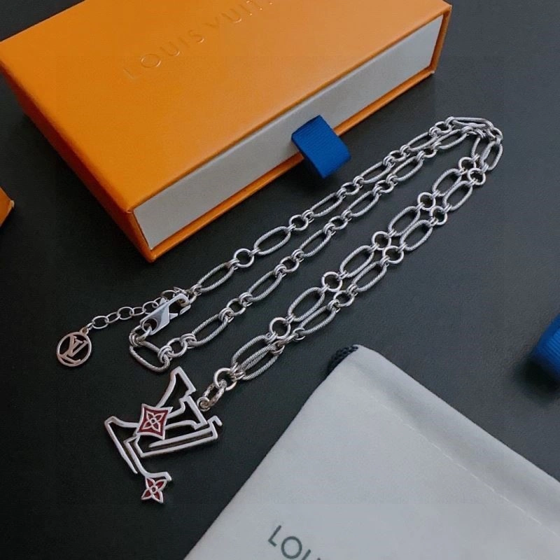 Chic Louis Vuitton Necklaces 248973