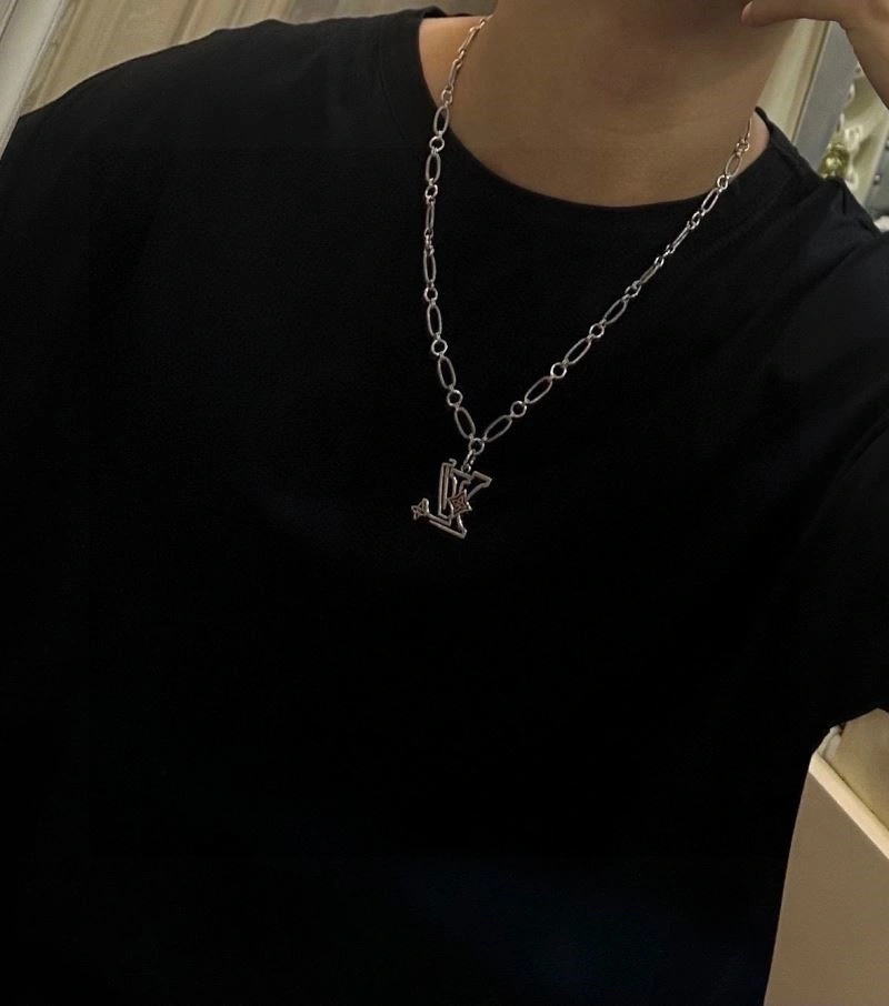 Chic Louis Vuitton Necklaces 248973