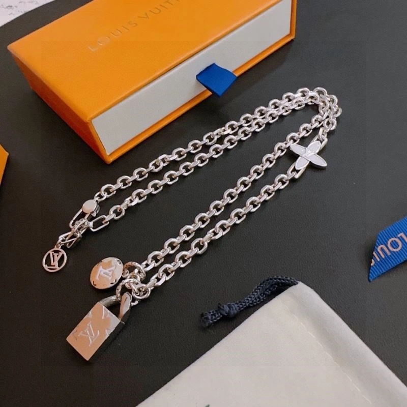 WeatherProof Louis Vuitton Necklaces 248970