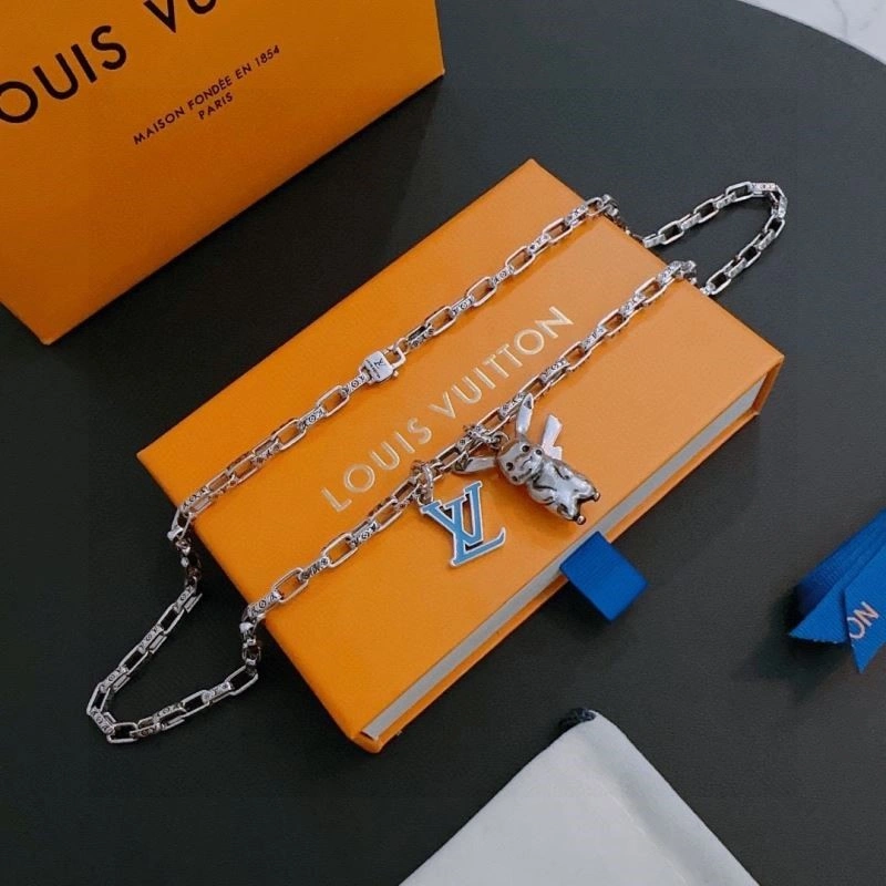 Snug Louis Vuitton Necklaces 248967