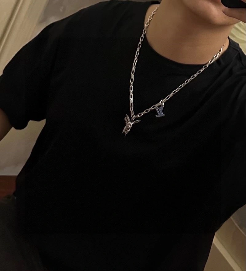 Snug Louis Vuitton Necklaces 248967