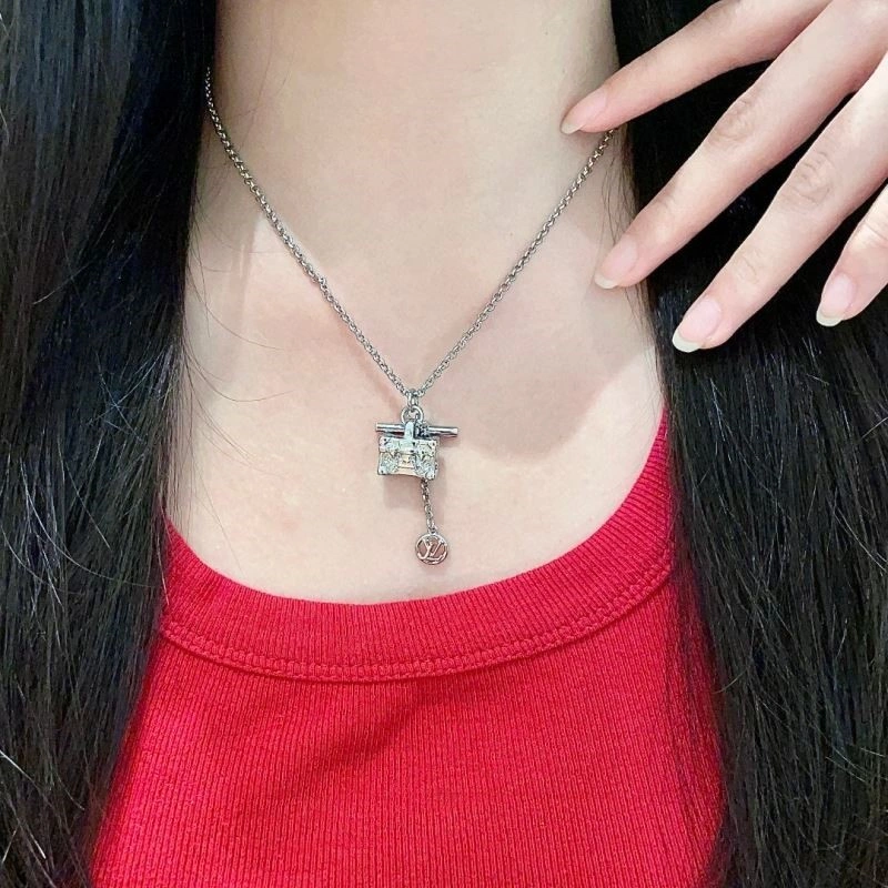 ZipUp Louis Vuitton Necklaces 248966