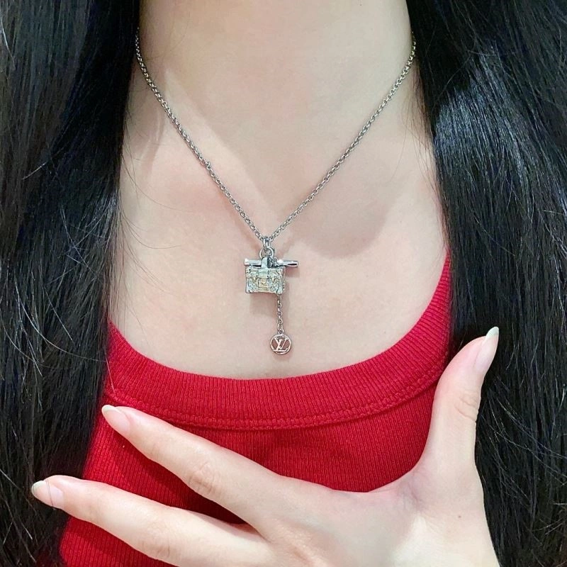 ZipUp Louis Vuitton Necklaces 248966
