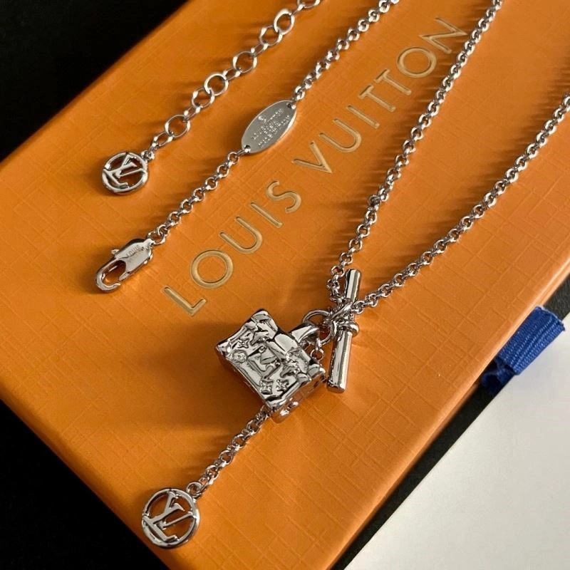 ZipUp Louis Vuitton Necklaces 248966