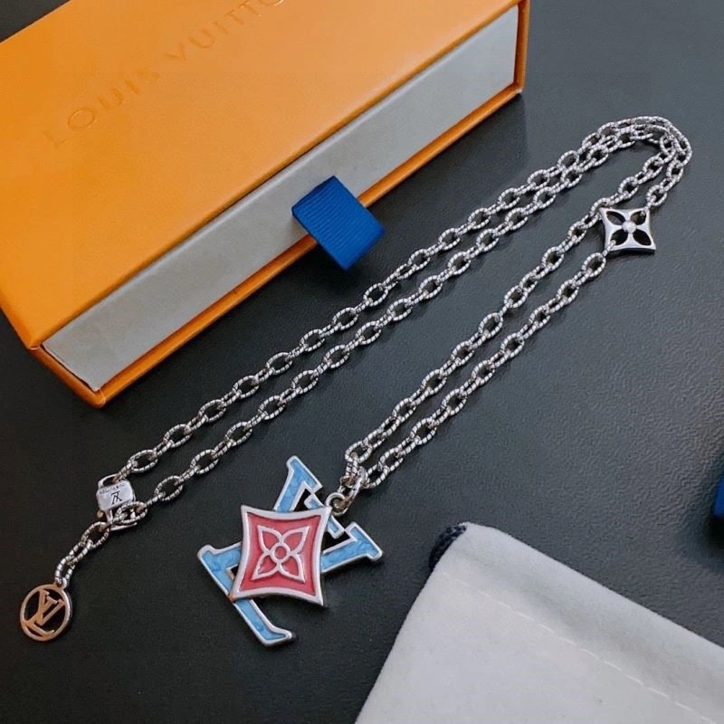 Compact Louis Vuitton Necklaces 248955