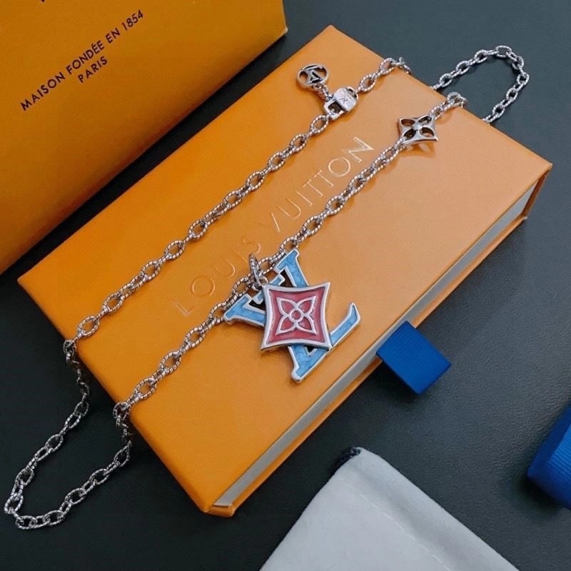 Compact Louis Vuitton Necklaces 248955