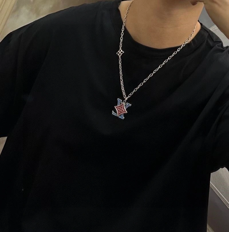 Compact Louis Vuitton Necklaces 248955