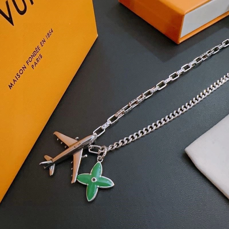 Attractive Louis Vuitton Necklaces 248957