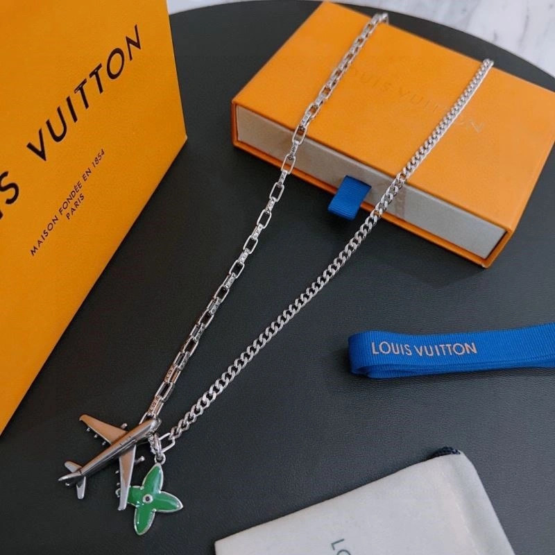 Attractive Louis Vuitton Necklaces 248957