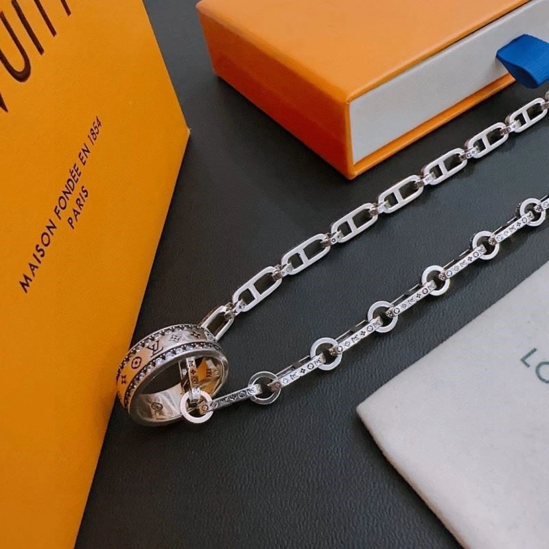 Affordable Louis Vuitton Necklaces 248951