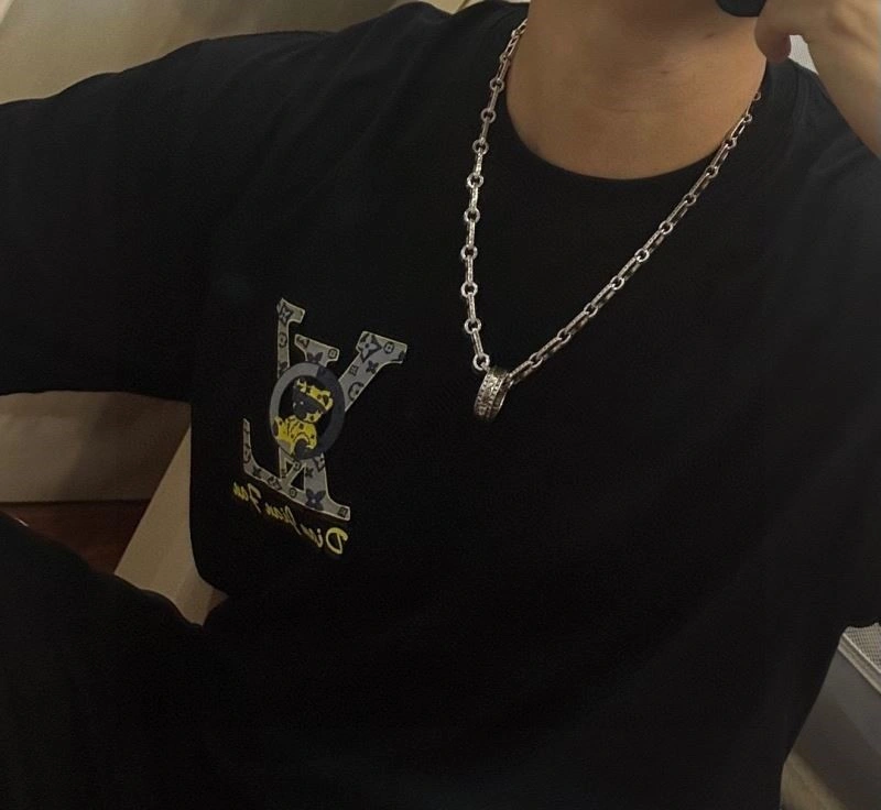 Affordable Louis Vuitton Necklaces 248951