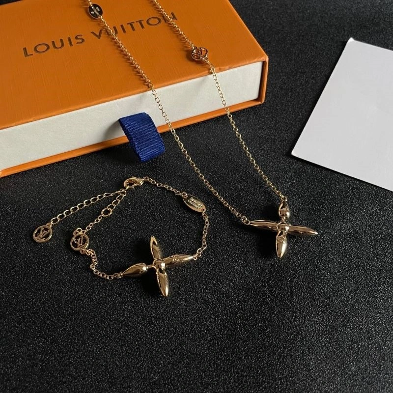 Louis Vuitton Necklaces AllSeason 248958