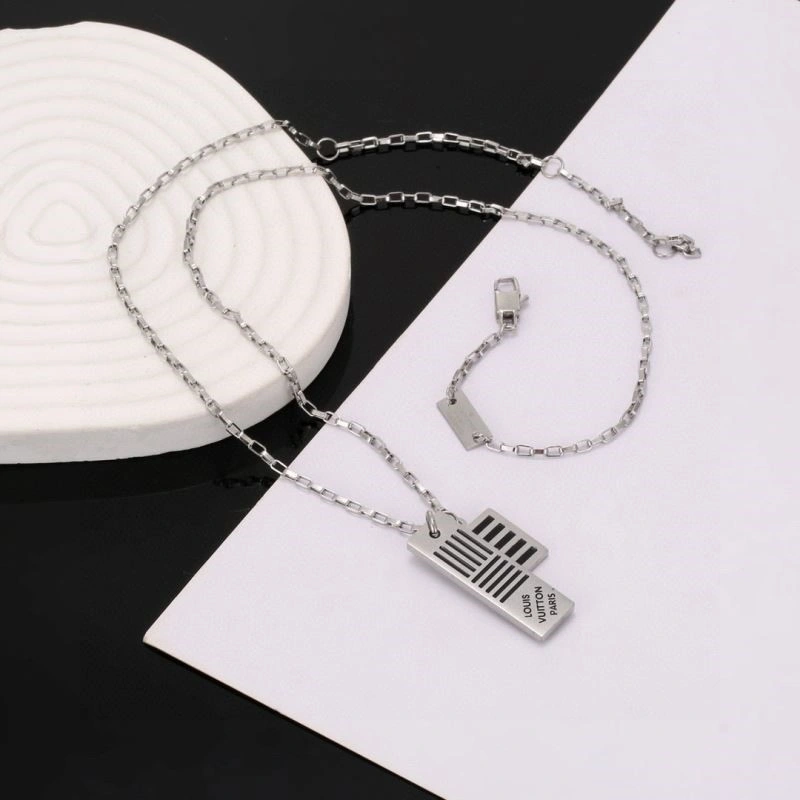 Effortless Louis Vuitton Necklaces 248945