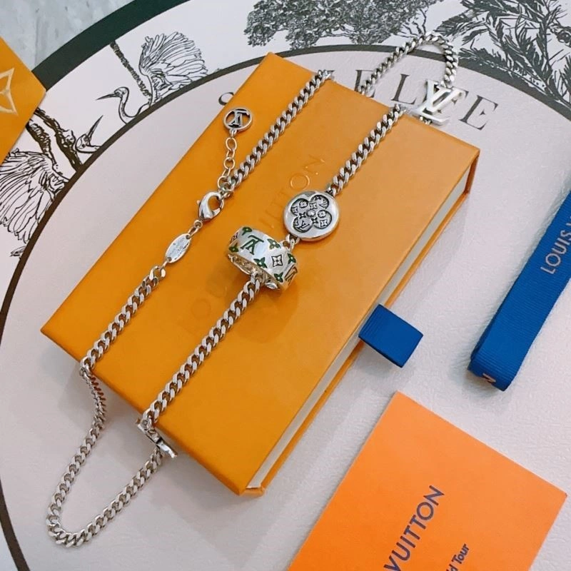 Louis Vuitton Necklaces Refined 248928