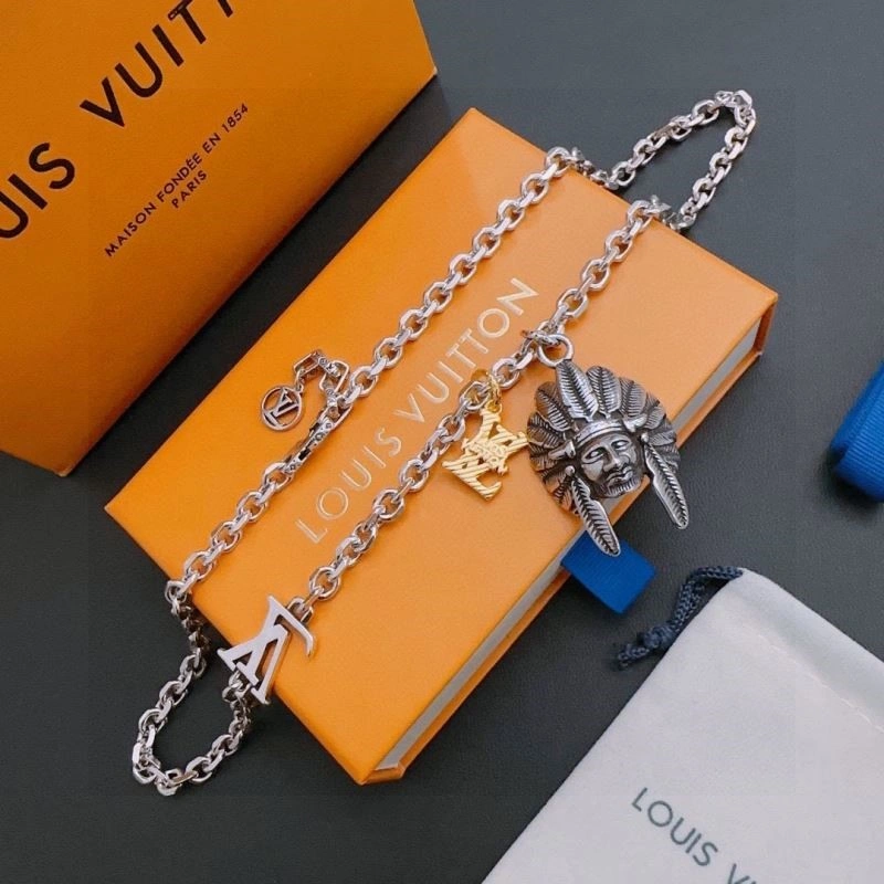 Supportive Louis Vuitton Necklaces 248919