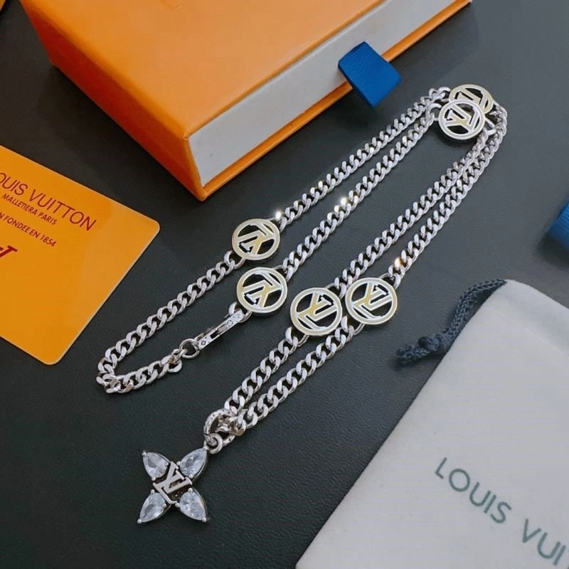 Louis Vuitton Necklaces Packable 248917