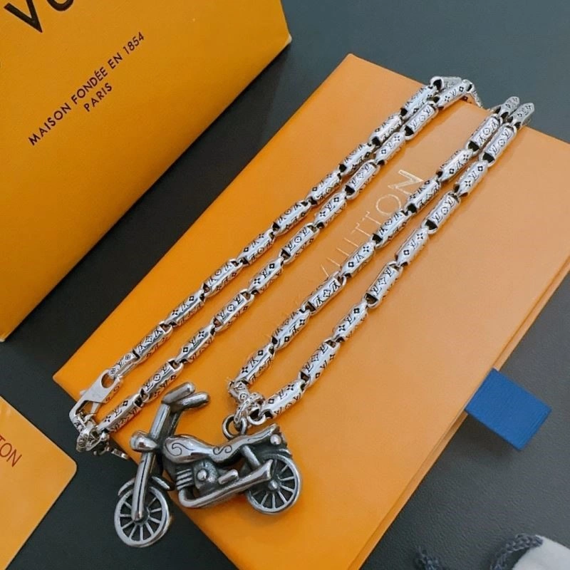 Minimalist Louis Vuitton Necklaces 248922