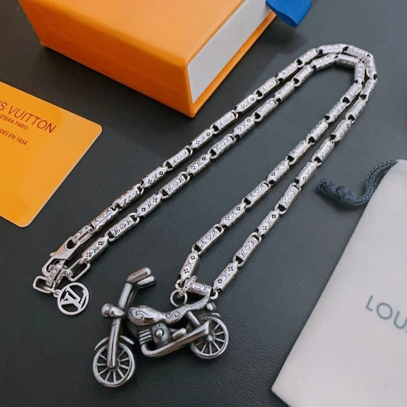 Minimalist Louis Vuitton Necklaces 248922