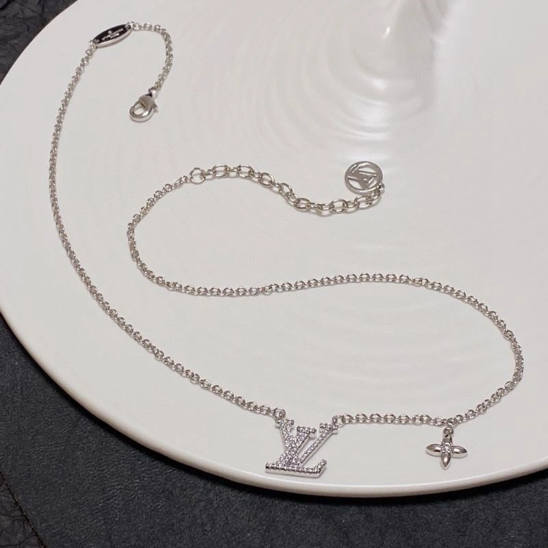 Louis Vuitton Necklaces OnTrend 248924