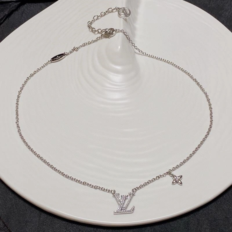 Louis Vuitton Necklaces OnTrend 248924