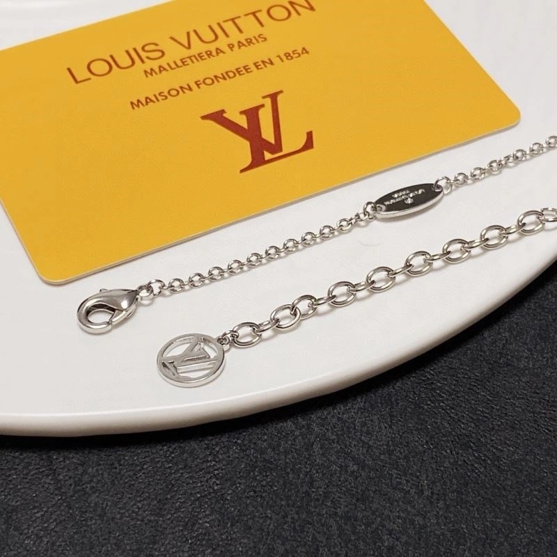 Louis Vuitton Necklaces OnTrend 248924