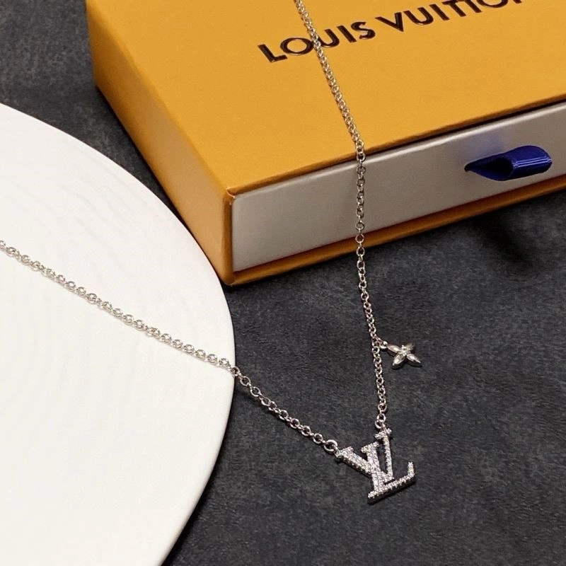 Louis Vuitton Necklaces OnTrend 248924