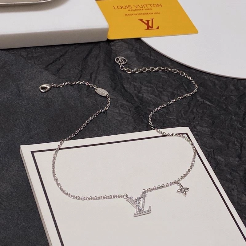 Louis Vuitton Necklaces OnTrend 248924