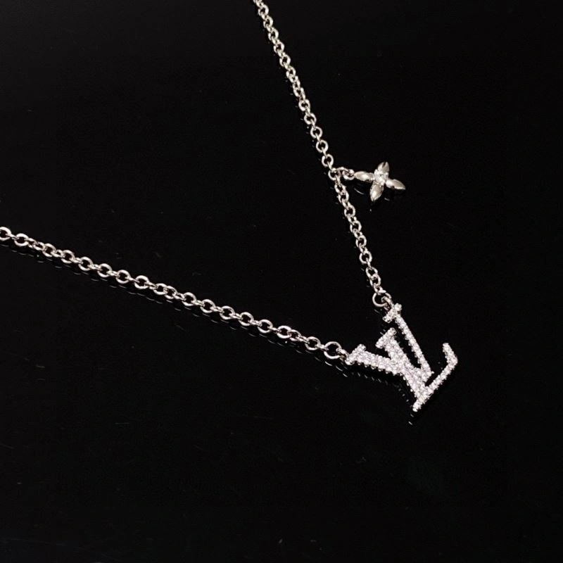 Louis Vuitton Necklaces OnTrend 248924