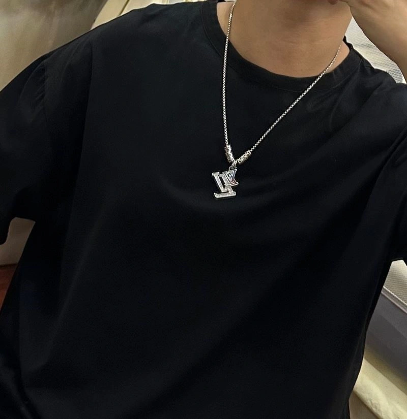 Louis Vuitton Necklaces FashionForward 248907
