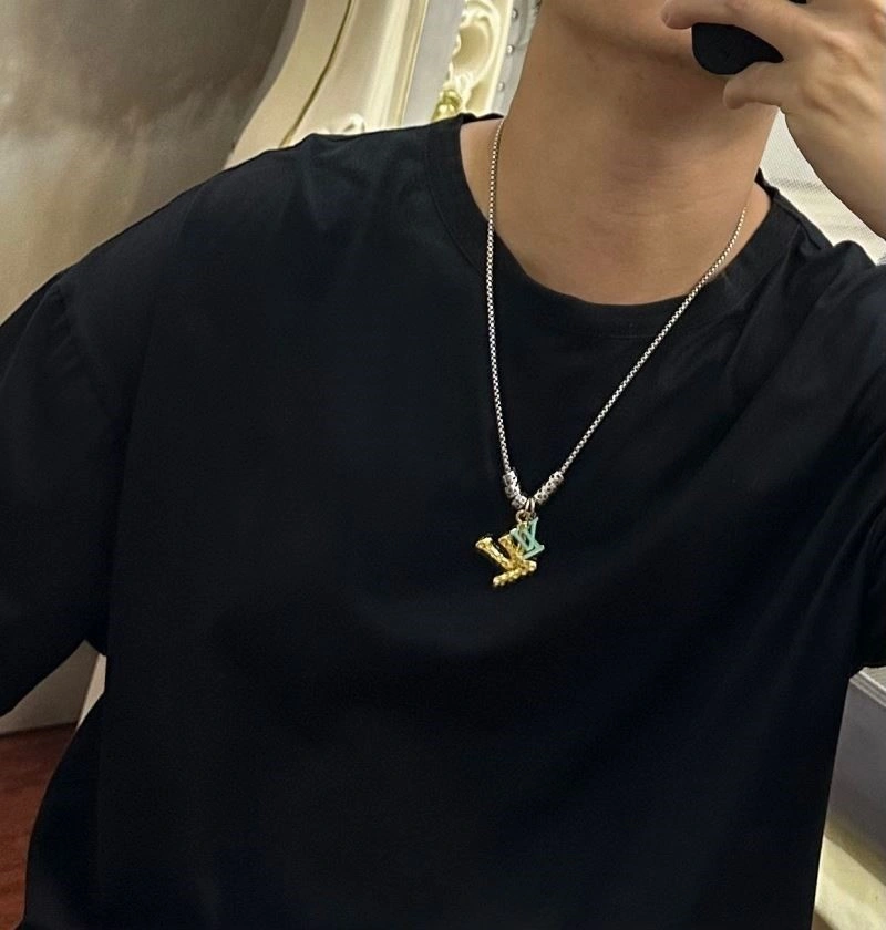 Breathable Louis Vuitton Necklaces 248915