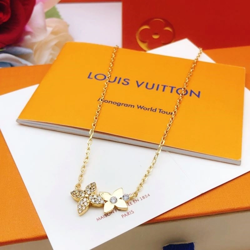 Minimalist Louis Vuitton Necklaces 248908