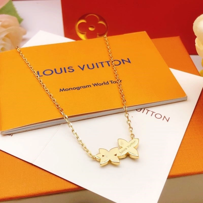 Minimalist Louis Vuitton Necklaces 248908