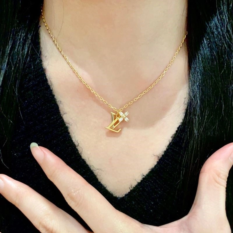 Compact Louis Vuitton Necklaces 248906