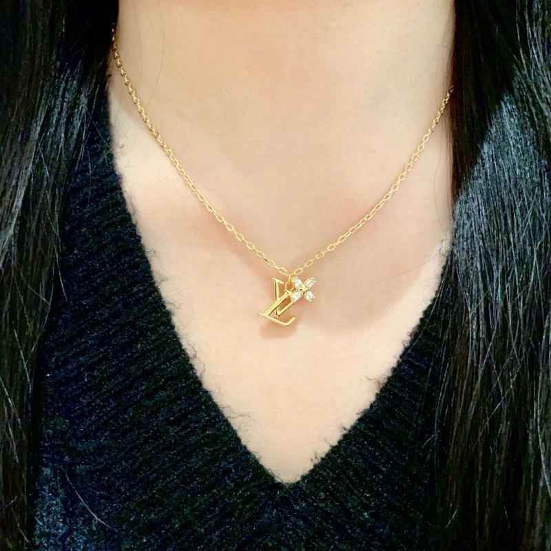 Compact Louis Vuitton Necklaces 248906