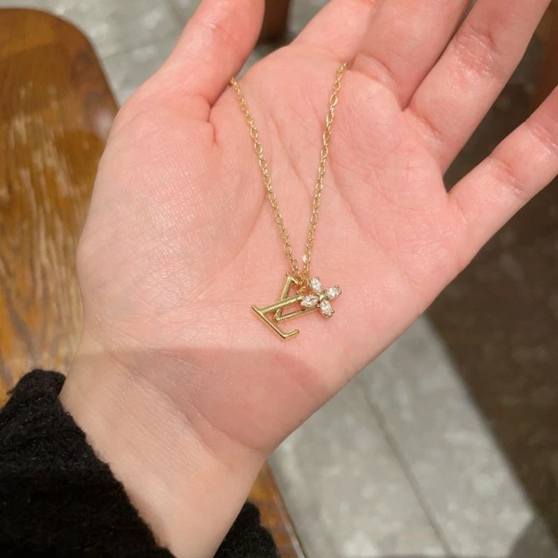 Compact Louis Vuitton Necklaces 248906
