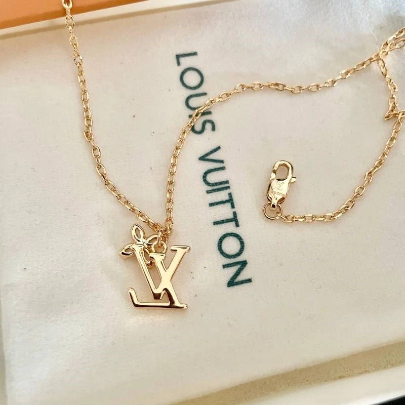 Compact Louis Vuitton Necklaces 248906