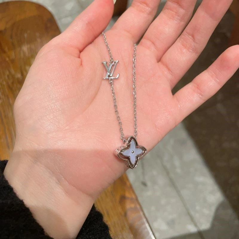 Seasonal Louis Vuitton Necklaces 248894