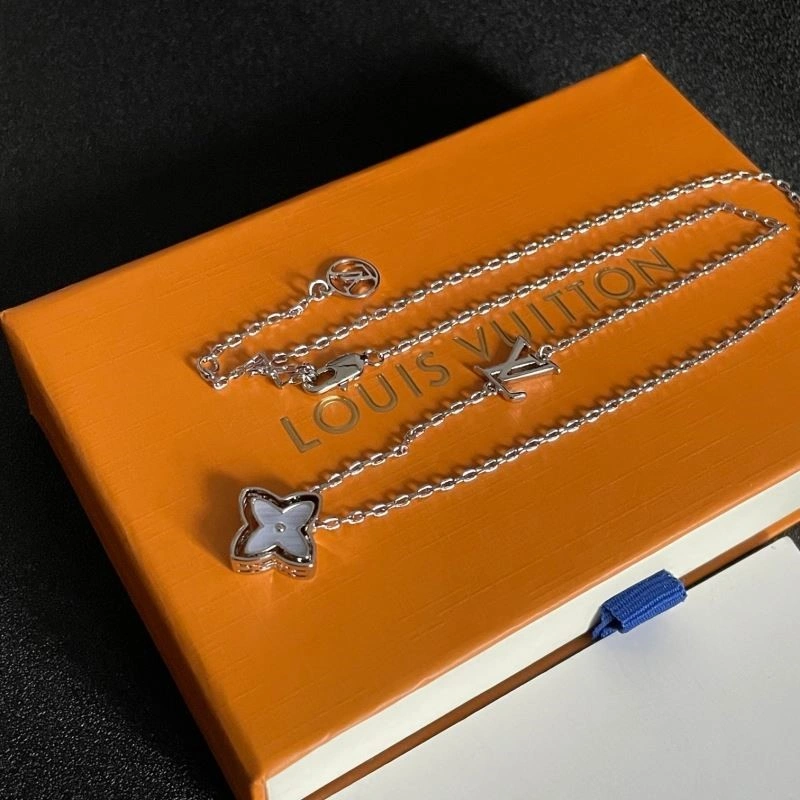 Seasonal Louis Vuitton Necklaces 248894