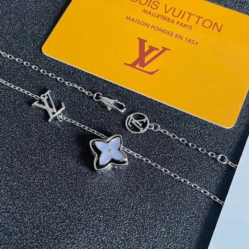 Seasonal Louis Vuitton Necklaces 248894