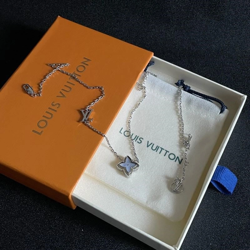 Seasonal Louis Vuitton Necklaces 248894