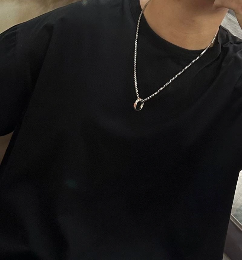 Minimalist Louis Vuitton Necklaces 248892