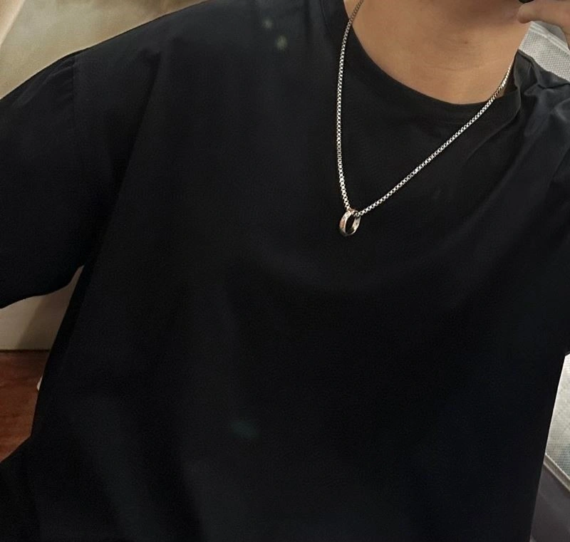 Minimalist Louis Vuitton Necklaces 248892
